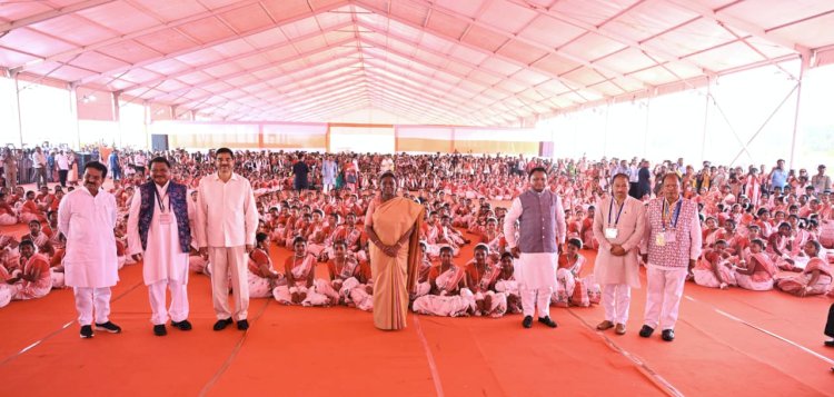 राष्ट्रपति ने राउरकेला में तारामंडल और विज्ञान केंद्र का उद्घाटन किया
