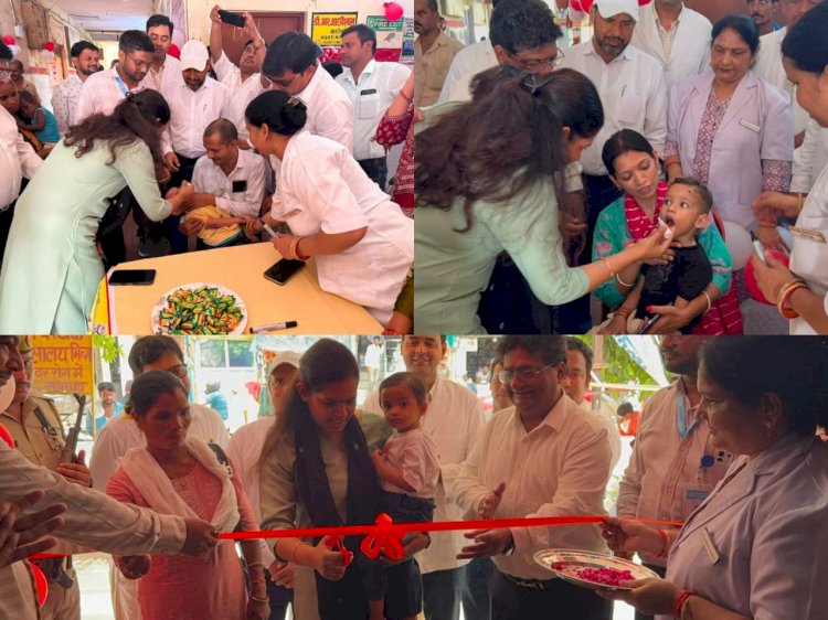 जिलाधिकारी ने अपने बच्चे को पोलियो ड्राप पिलाकर किया पल्स पोलियो अभियान का शुभारंभ
