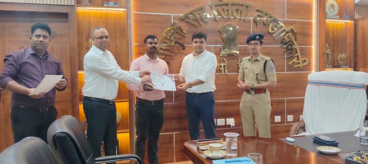 सड़क दुर्घटना में घायलो की मदद करने वालो को सम्मानित किया गया 
